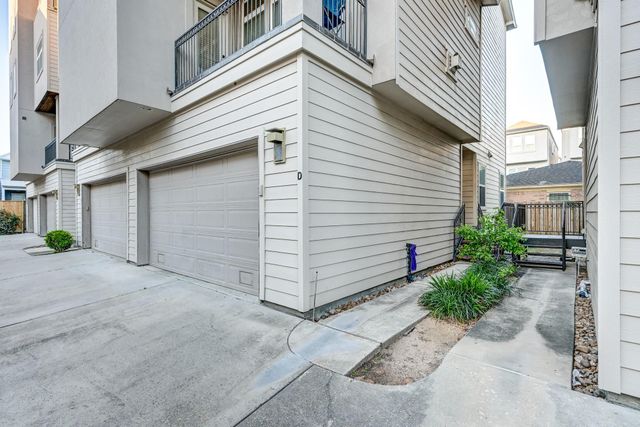 1325 W 24th Street D, Houston, TX 77008