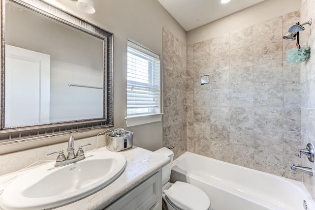 1325 W 24th Street D, Houston, TX 77008