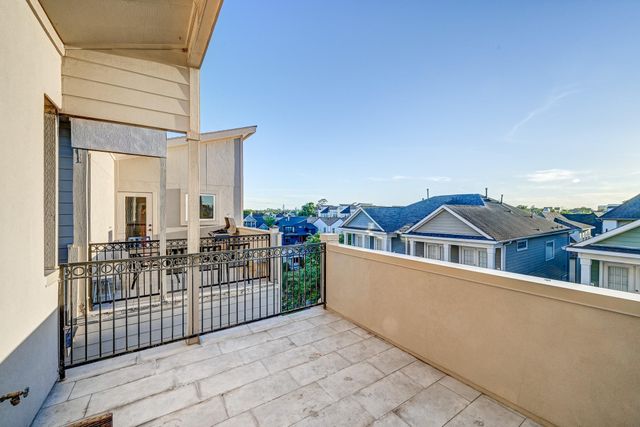 1325 W 24th Street D, Houston, TX 77008