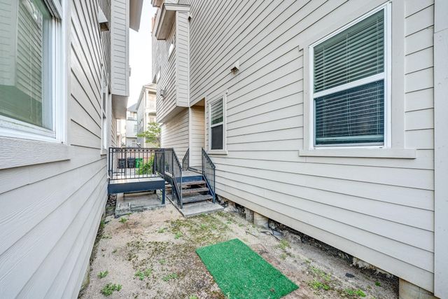 1325 W 24th Street D, Houston, TX 77008