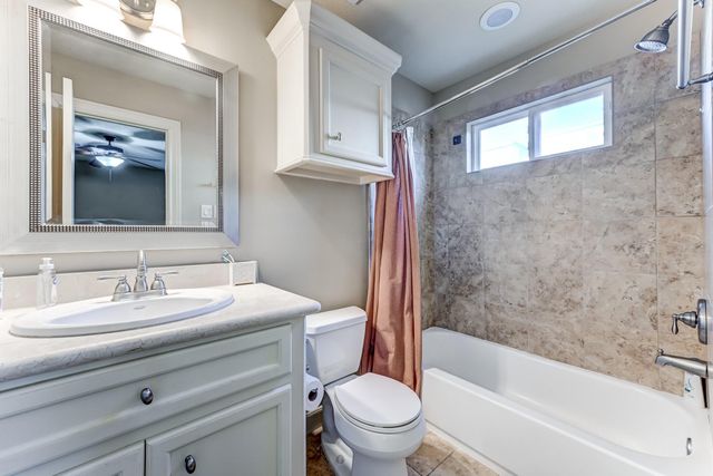 1325 W 24th Street D, Houston, TX 77008