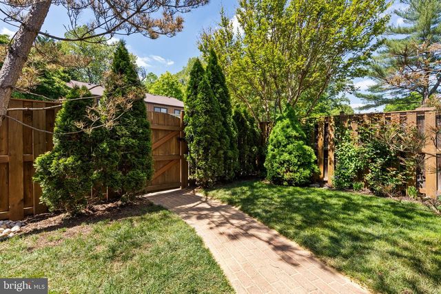3138 ELLENWOOD DR, Fairfax, VA 22031
