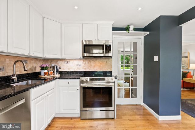 3138 ELLENWOOD DR, Fairfax, VA 22031