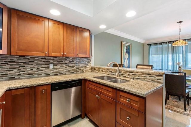 6010 S Falls Circle Drive 405, Lauderhill, FL 33319