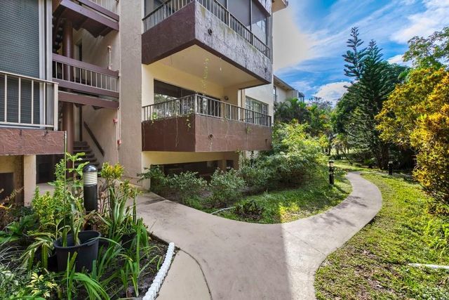 6010 S Falls Circle Drive 405, Lauderhill, FL 33319