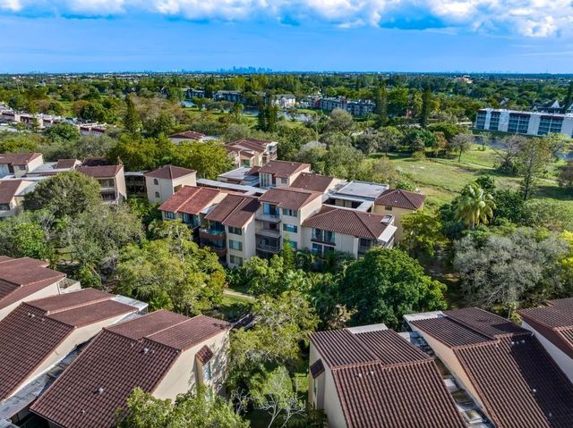 6010 S Falls Circle Drive 405, Lauderhill, FL 33319
