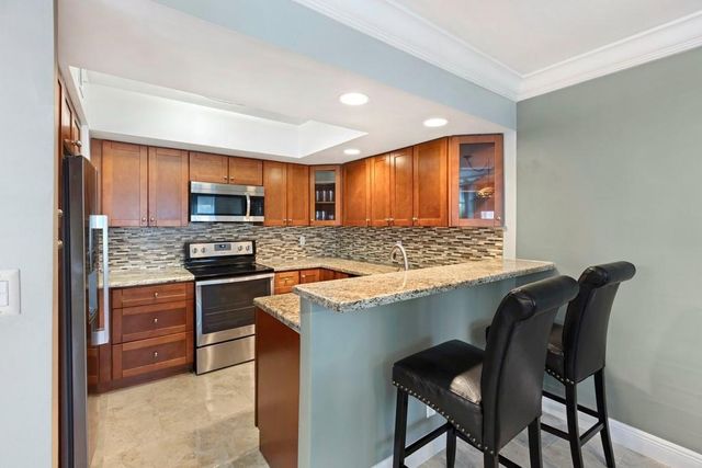6010 S Falls Circle Drive 405, Lauderhill, FL 33319