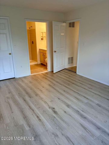 24 Players Circle, Tinton Falls, NJ 07701
