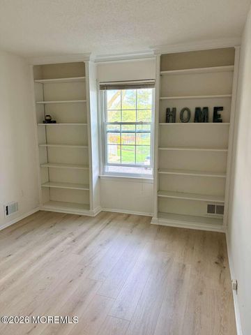 24 Players Circle, Tinton Falls, NJ 07701