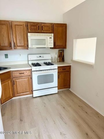 24 Players Circle, Tinton Falls, NJ 07701