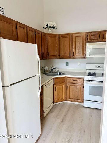 24 Players Circle, Tinton Falls, NJ 07701