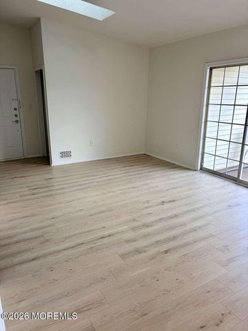 24 Players Circle, Tinton Falls, NJ 07701