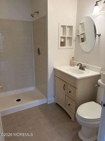 24 Players Circle, Tinton Falls, NJ 07701