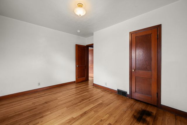 2423 W Locust Street, Davenport, IA 52804