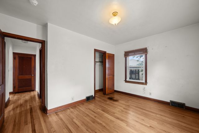 2423 W Locust Street, Davenport, IA 52804