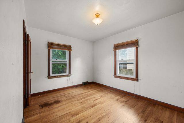 2423 W Locust Street, Davenport, IA 52804