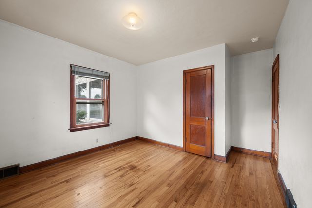 2423 W Locust Street, Davenport, IA 52804