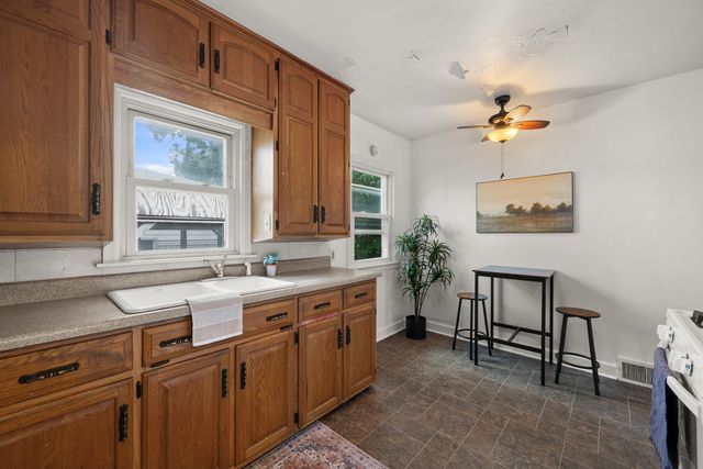 2423 W Locust Street, Davenport, IA 52804