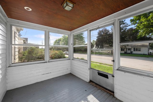 2423 W Locust Street, Davenport, IA 52804