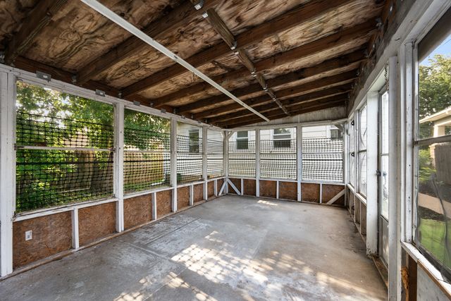 2423 W Locust Street, Davenport, IA 52804