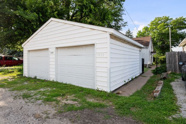 2423 W Locust Street, Davenport, IA 52804