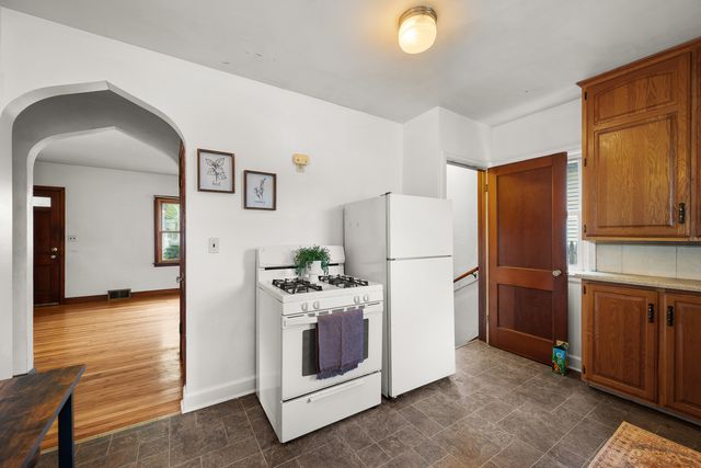 2423 W Locust Street, Davenport, IA 52804