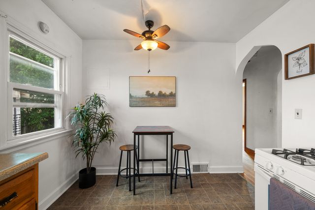 2423 W Locust Street, Davenport, IA 52804
