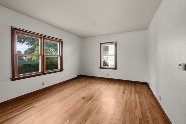 2423 W Locust Street, Davenport, IA 52804