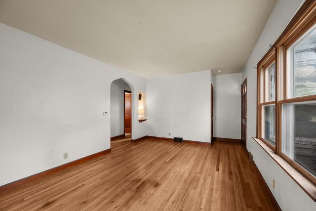 2423 W Locust Street, Davenport, IA 52804