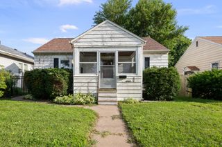 2423 W Locust Street, Davenport, IA 52804