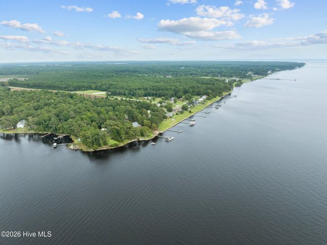 87 W North Shore Lane, Arapahoe, NC 28510