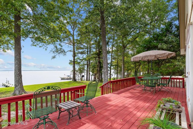 87 W North Shore Lane, Arapahoe, NC 28510