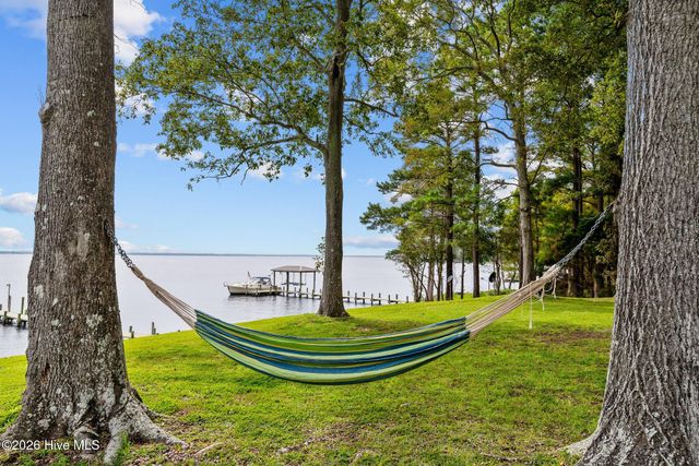 87 W North Shore Lane, Arapahoe, NC 28510