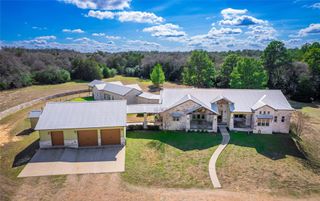 335 La Reata TRL, Smithville, TX 78957