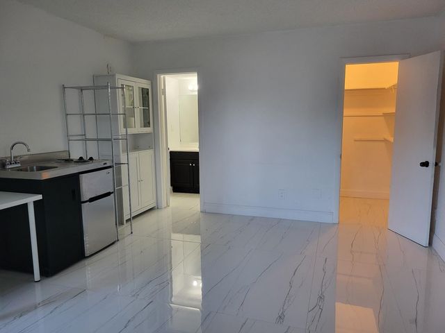 1300 NW 4th Avenue B, Fort Lauderdale, FL 33311