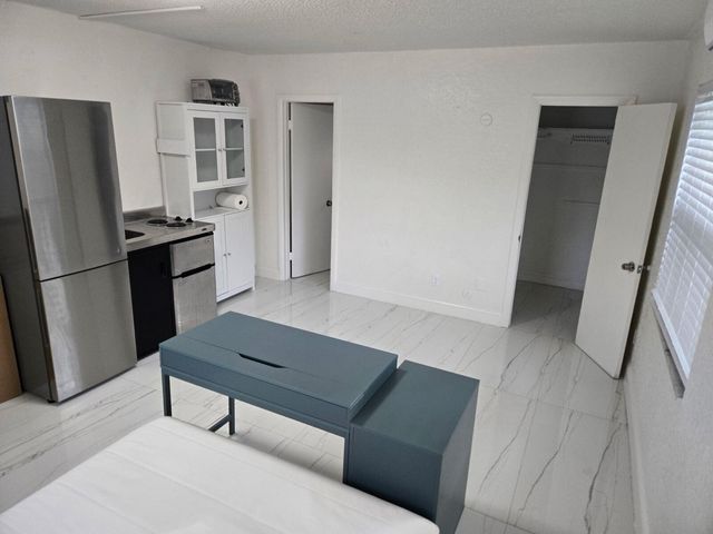 1300 NW 4th Avenue B, Fort Lauderdale, FL 33311