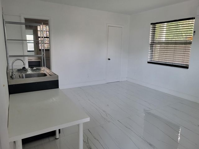1300 NW 4th Avenue B, Fort Lauderdale, FL 33311