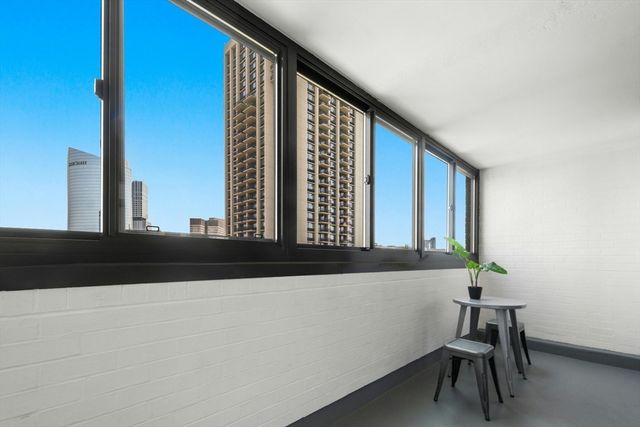 9 Hawthorne Pl 15H, Boston, MA 02114