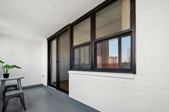 9 Hawthorne Pl 15H, Boston, MA 02114