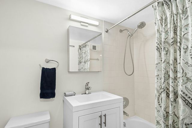 9 Hawthorne Pl 15H, Boston, MA 02114