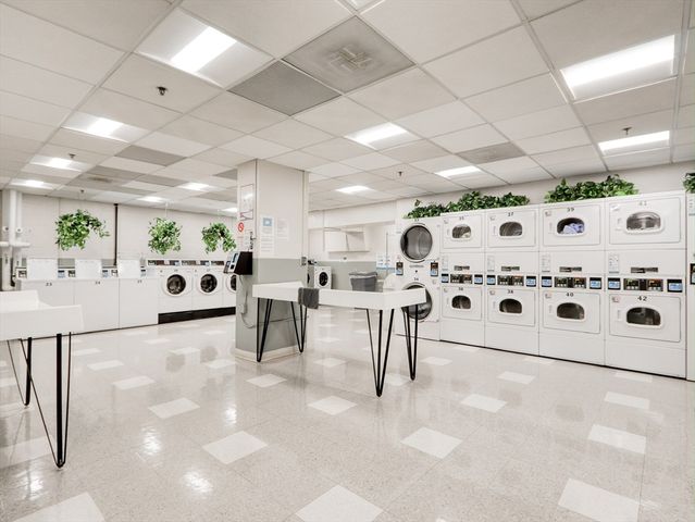 9 Hawthorne Pl 15H, Boston, MA 02114