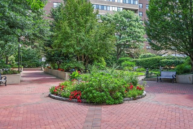 9 Hawthorne Pl 15H, Boston, MA 02114