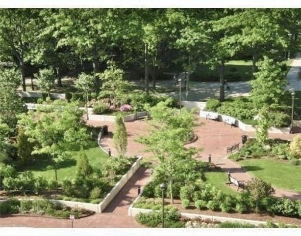 9 Hawthorne Pl 15H, Boston, MA 02114