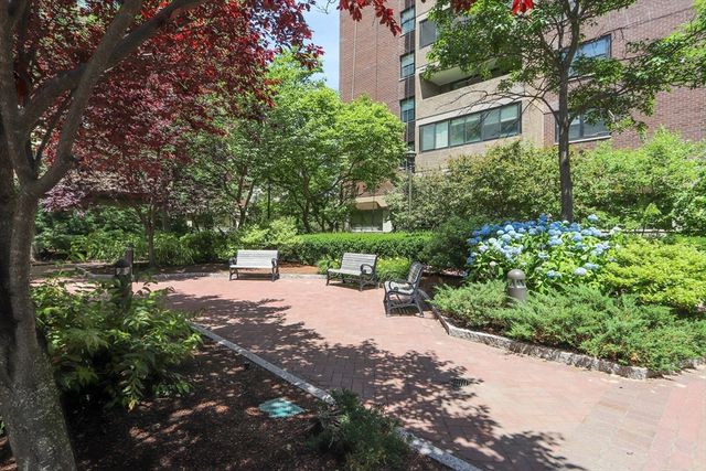 9 Hawthorne Pl 15H, Boston, MA 02114