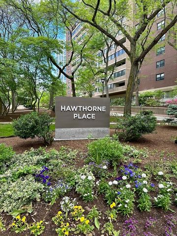 9 Hawthorne Pl 15H, Boston, MA 02114