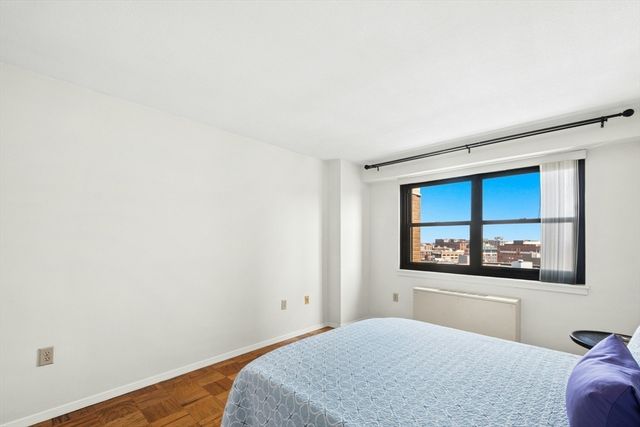 9 Hawthorne Pl 15H, Boston, MA 02114