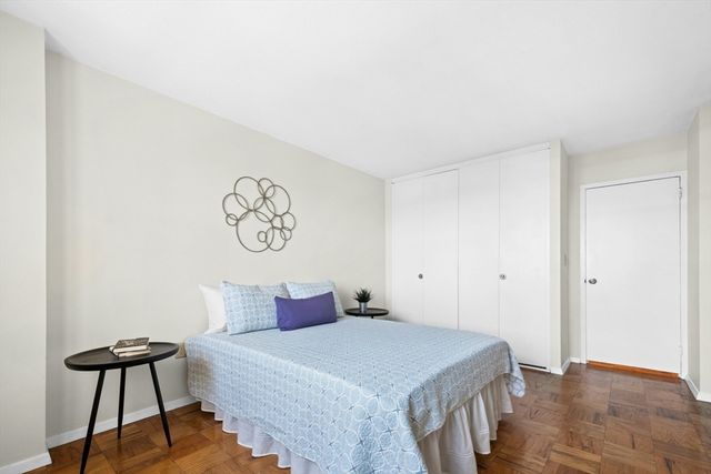 9 Hawthorne Pl 15H, Boston, MA 02114