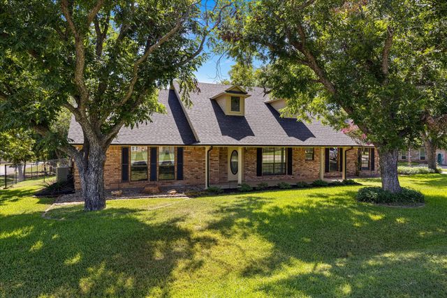 8901 Magnolia Vale Drive, Granbury, TX 76049