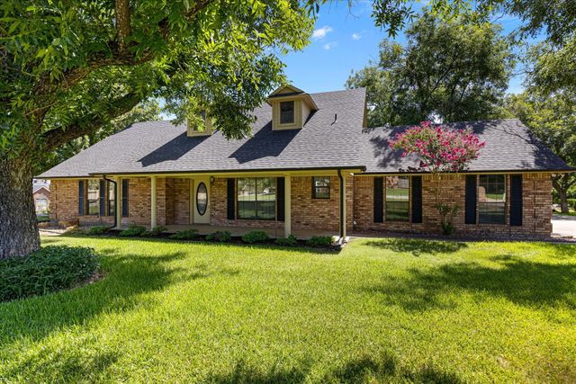 8901 Magnolia Vale Drive, Granbury, TX 76049