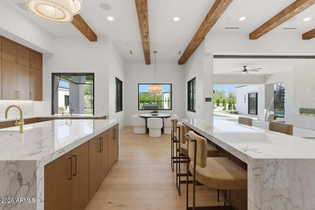 6821 E VALLEY VISTA Lane, Paradise Valley, AZ 85253